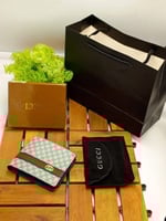 محافظ قوتشي رجالية فخمة