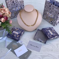 سلسال مع اسوارة نسائية ديور 2023