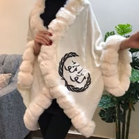 شال نسائي شتوي باطراف فرو تصميم بالاسم حسب الطلب