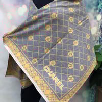 شال ماركة شانيل مع كيس شانيل الاصلي