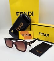 نظارات شمسية نسائية من فندي | تصميم كات اي عصري