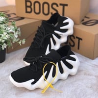 شوز نسائي ورجالي موديل ايزي. اديداس 450 *