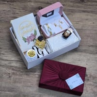 بوكس هدايا رمضانية نسائي فاخر بإكسسوارات فخمة