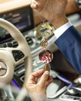 تعليقات سيارة رجالية بصوره مع يدين ترند وكسرة العو...