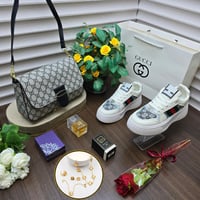 طقم شنطة مع شوز قوتشي مع ملحقات الماركة