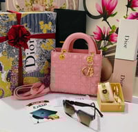 هدايا عيد الاضحى للزوجة - شنطة وساعة ومجوهرات