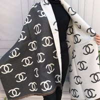 شال ماركة شانيل مع كيس شانيل الاصلي