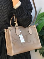 شنطة نسائية لويس فيتون حجم وسط _متجر مون