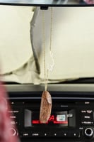 تعليقة كسرة عود للسيارة بالاسم _متجر مون