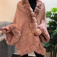 شال نسائي شتوي باطراف فرو تصميم بالاسم حسب الطلب