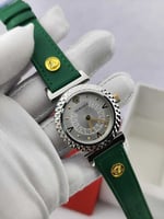 ساعة فرزاتشي جلد نسائي فخمة (درجة أولى) مع كرت الم...