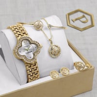 طقم فان كليف نسائي بالاسم