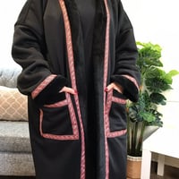 فروة سوداء نسائية بالاسم