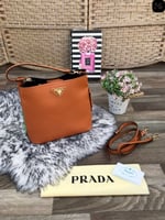 شنطه نسائيه برادا درجه اولى_متجر مون