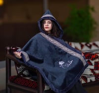 شال شتوي نسائي ورجالي - مبطن بفرو مع تطريز الاسم