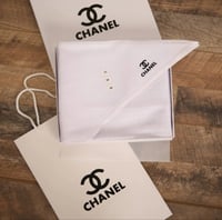 شماغ شانيل احمر غامق