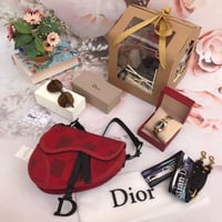 طقم هدايا نسائية ديور | شنطة ساعة ونظارة مع ضمان س...