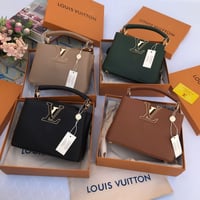 شنطة نسائية ماركة لويس فيتون مع ملحقات الماركة