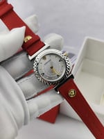 ساعة فرزاتشي جلد نسائي فخمة (درجة أولى) مع كرت الم...