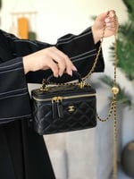 شنط شانيل 2024