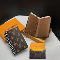 ابواك لويس فيتون مع ملحقات الماركة