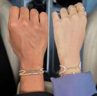 أساور بالشهر أو بالاسم