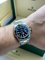 رولكس سمبارينر ذهبي على أسود هاي كواليتي