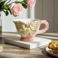 فنجان وردي مزخرف بفيونكة 3D