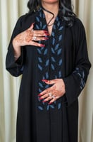 4307 | عباية سوداء مطرز يدويً قماش نواعم