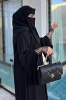 3245 | عباية دبل كلوش بأكمام فرنسية ودانتيل متصل