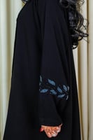 4307 | عباية سوداء مطرز يدويً قماش نواعم