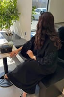 6132 | عباية كتف بشت قطري بتطريز فاخر على الأكمام