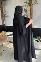 4220 | عباية كتف مطرزة سوداء بفصوص ودقات