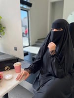 عباية رأس نص كلوش – كم مطاط مع دانتيل