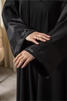 عباية كلوش سوداء سادة تدخيلة قماش يباني