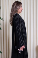 4292 | عباية كتف بتطريز ذهبي