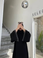 3239 | عباية كتف كلوش بأكمام فرنسية وتطريز