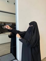 1441 | عباية رأس كلوش كم دانتيل