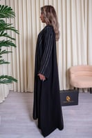 4292 | عباية كتف بتطريز ذهبي