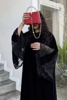 3217 | عباية كلوش مخمل بأكمام فرنسي دانتيل مع طرحة