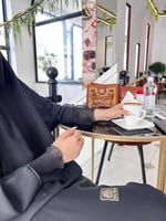 1437 | عباية رأس بكم أسوارة شيفون وتطريز ناعم