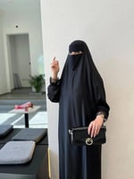 عباية رأس نص كلوش – كم مطاط مع دانتيل