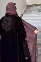 5133 | عباية شتوية مخمل بأكمام وطرحة بنية