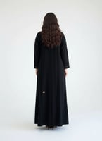 2215 | عباية كتف سوداء سادة دقة خيط من الأمام وتحد...