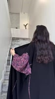 4125 | عباية نص بشت سوداء لف بأكمام كشمير ملونة