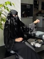 1444 | عباية راس سوداء كم مربع دنتيل قماش كوري ناع...