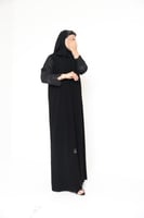 3292 | عباية كتف بقصة A-Line من القماش الملكي الكو...