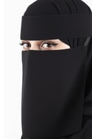 نقاب مثلث ربطة ومطاط مائل