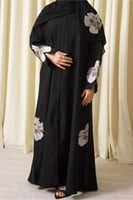 3278 | عباية كريب ربع كلوش بتطريز ناعم