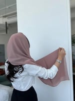 طرحة وردي فاتح